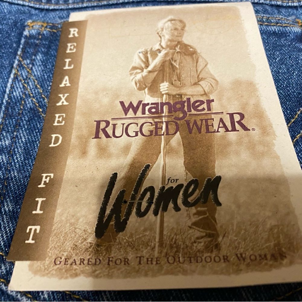 NWT Wrangler Relaxed Fit Womens Insulated Jeans, size 30Wx30L. (J64) - Picture 11 of 11